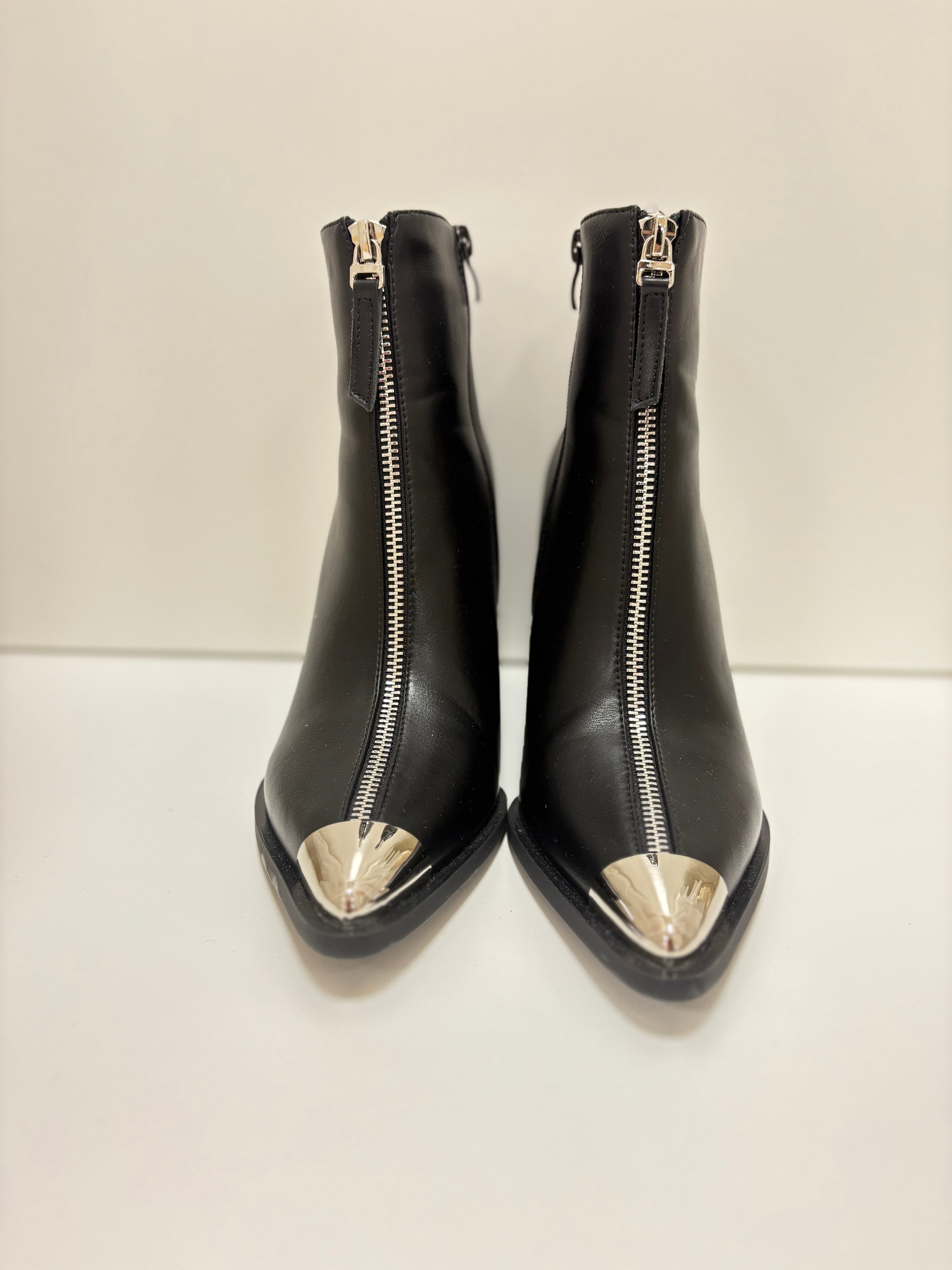 BOOTS MIT REISVERSCHLUSS OPTIK