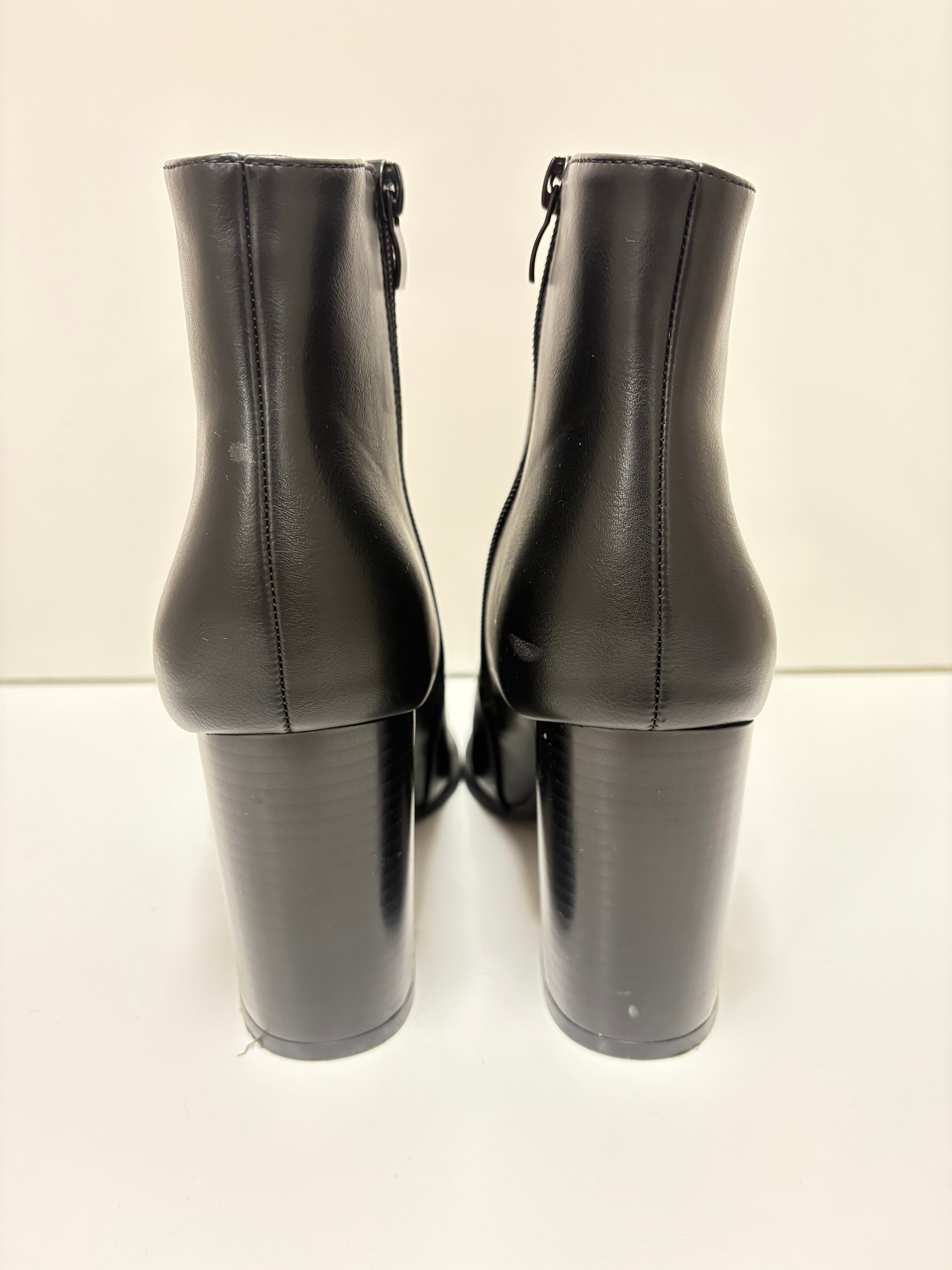 BOOTS MIT REISVERSCHLUSS OPTIK