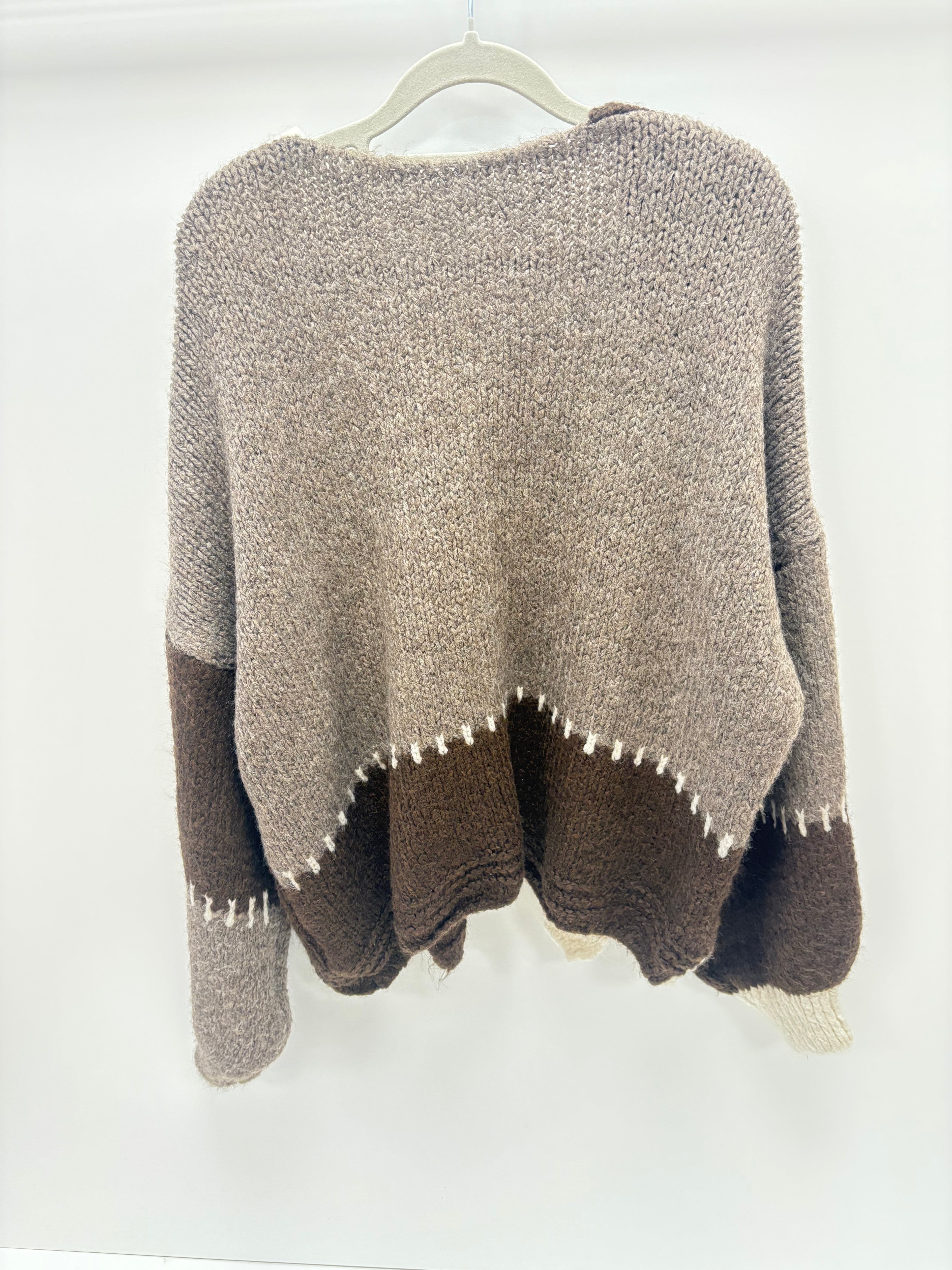 STRICKWESTE MIT PATCHES