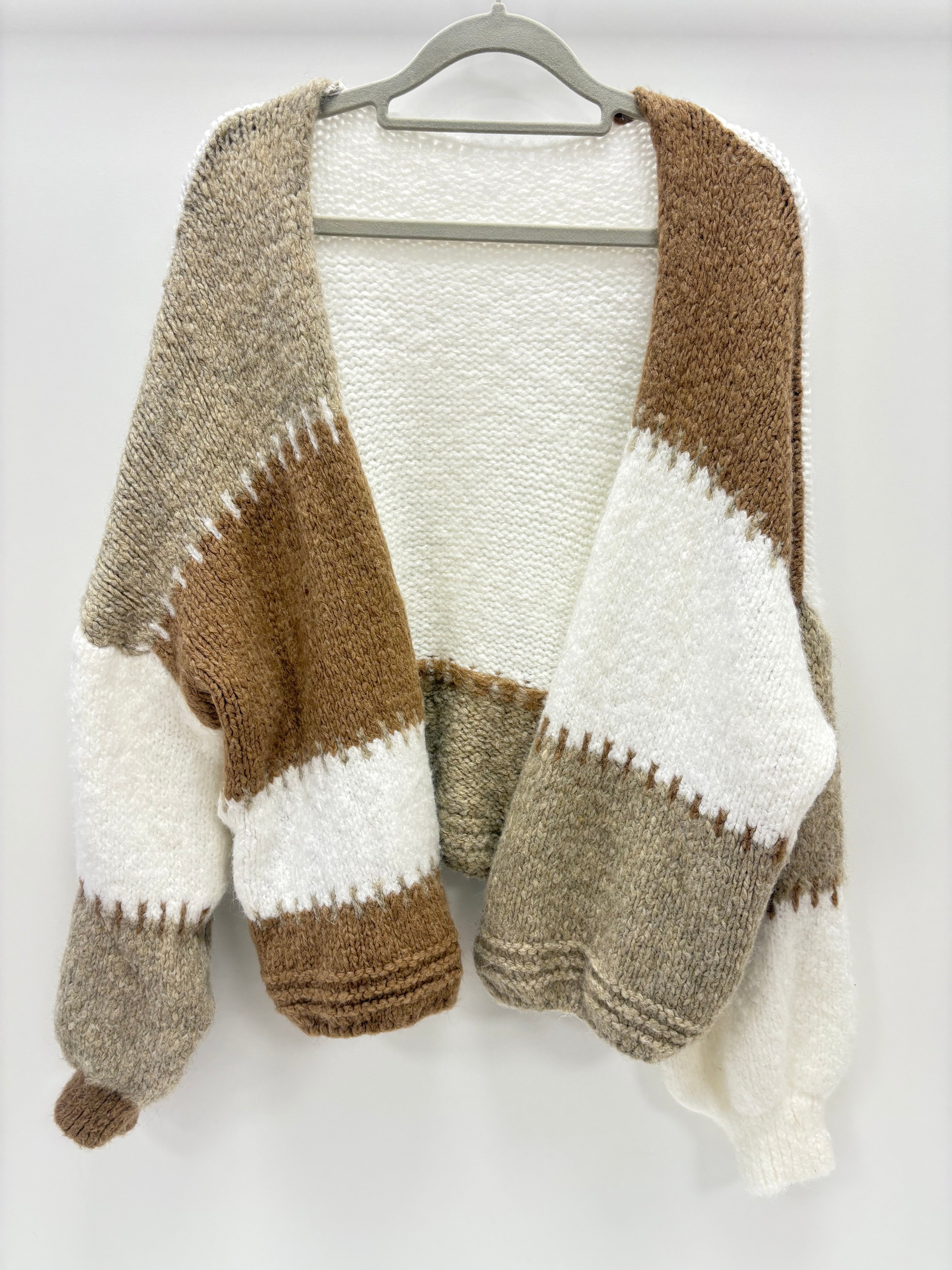 STRICKWESTE MIT PATCHES