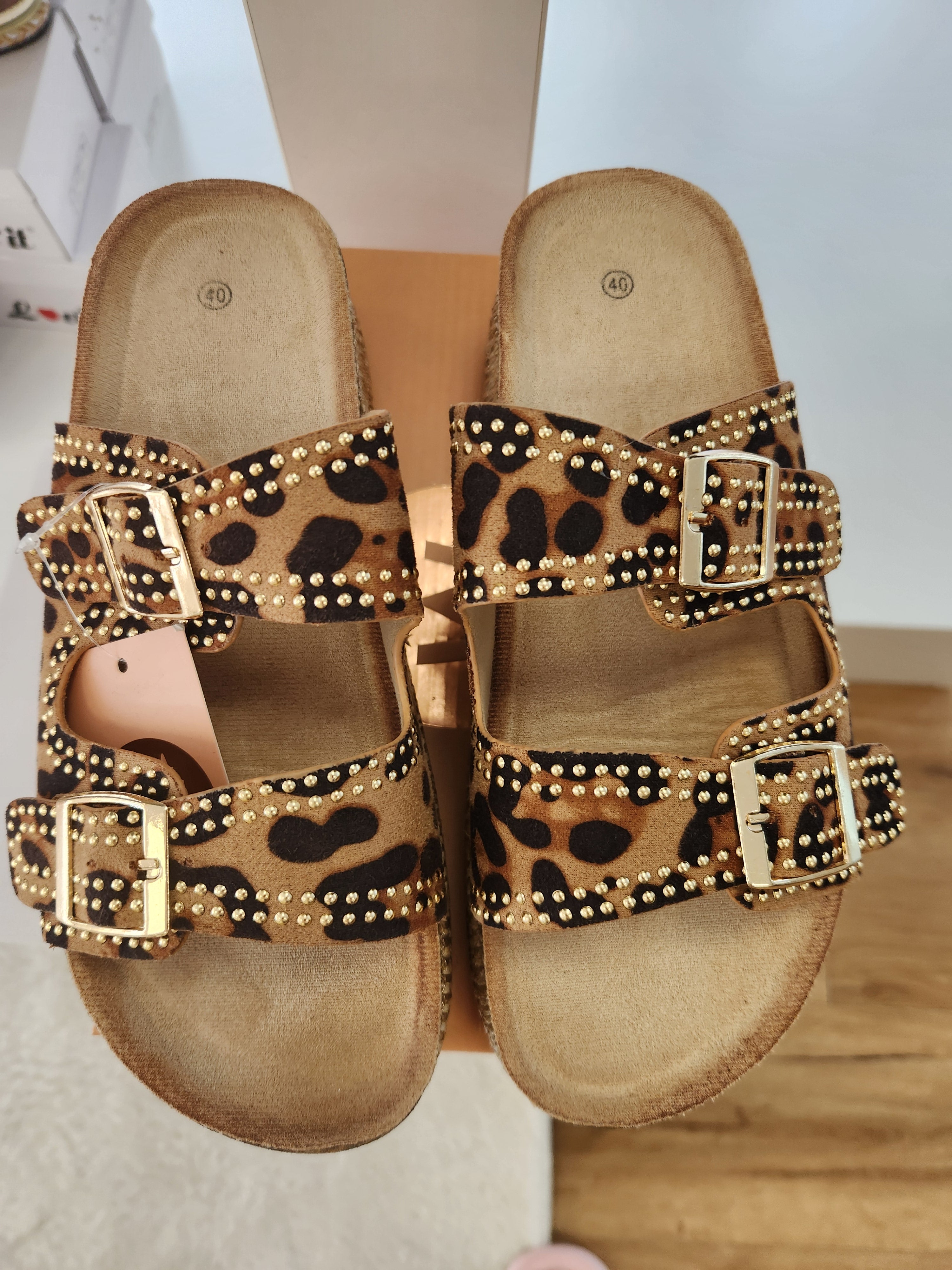 Sandalen im Leolook