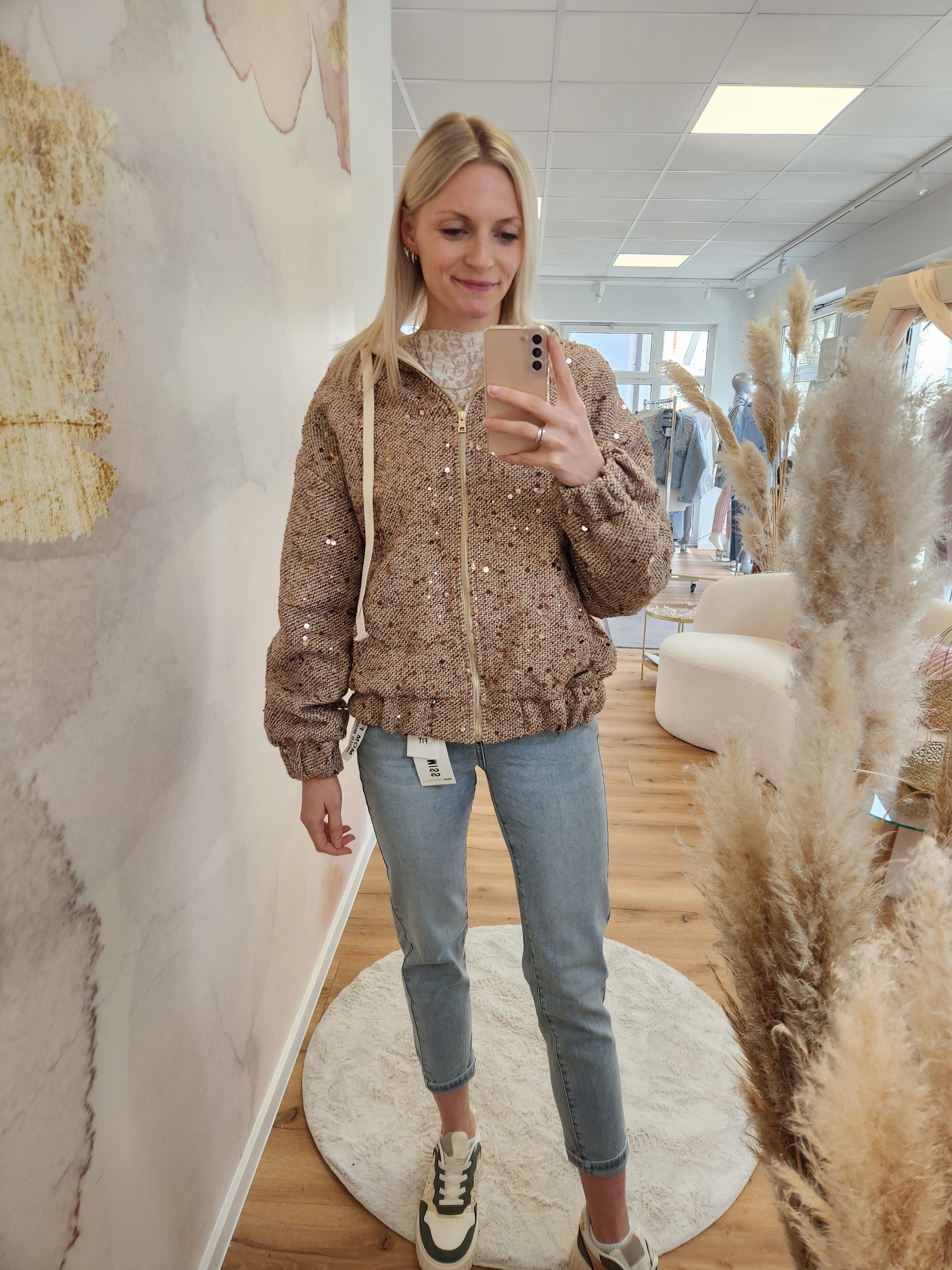 Glitzernde Strickjacke mit Kapuze – Eleganz trifft Komfort
