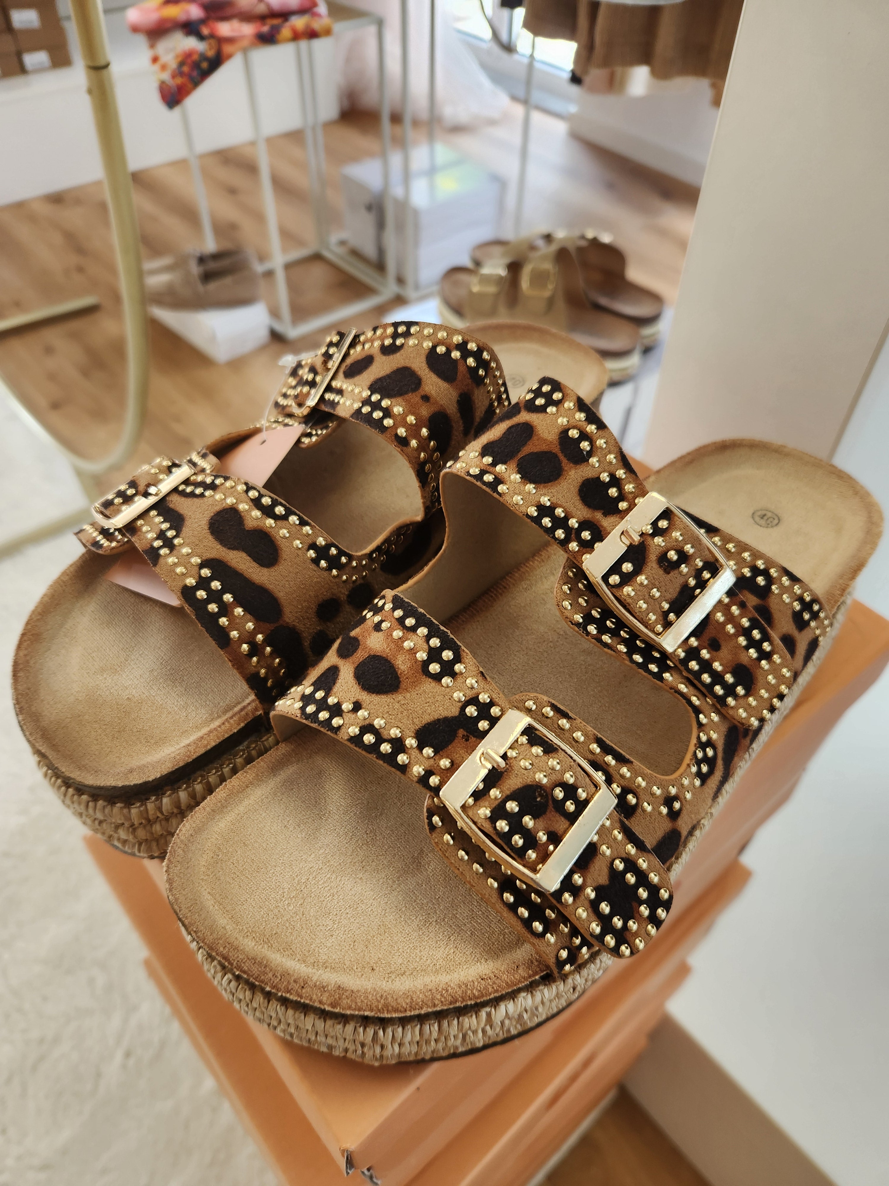 Sandalen im Leolook