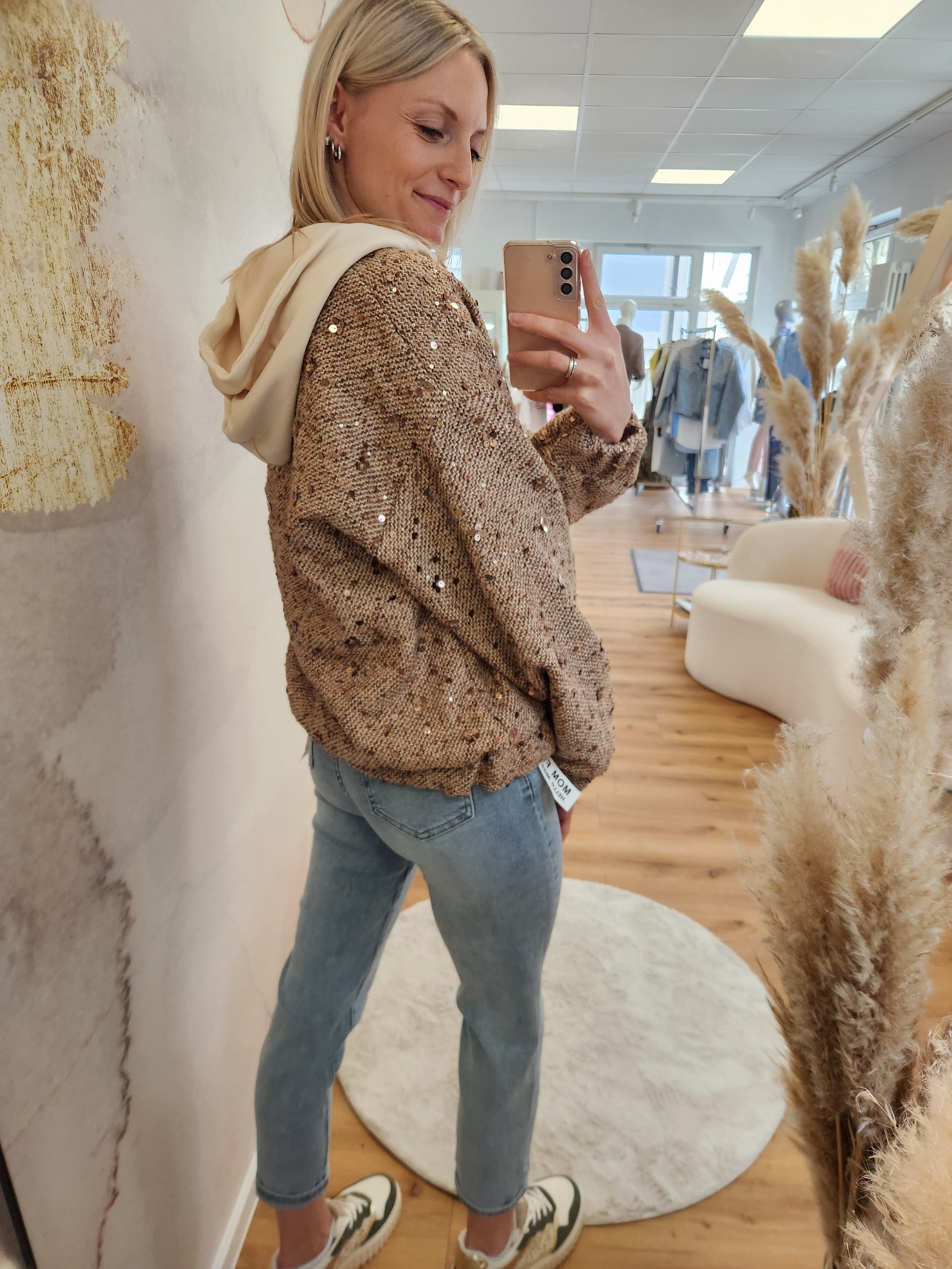 Glitzernde Strickjacke mit Kapuze – Eleganz trifft Komfort