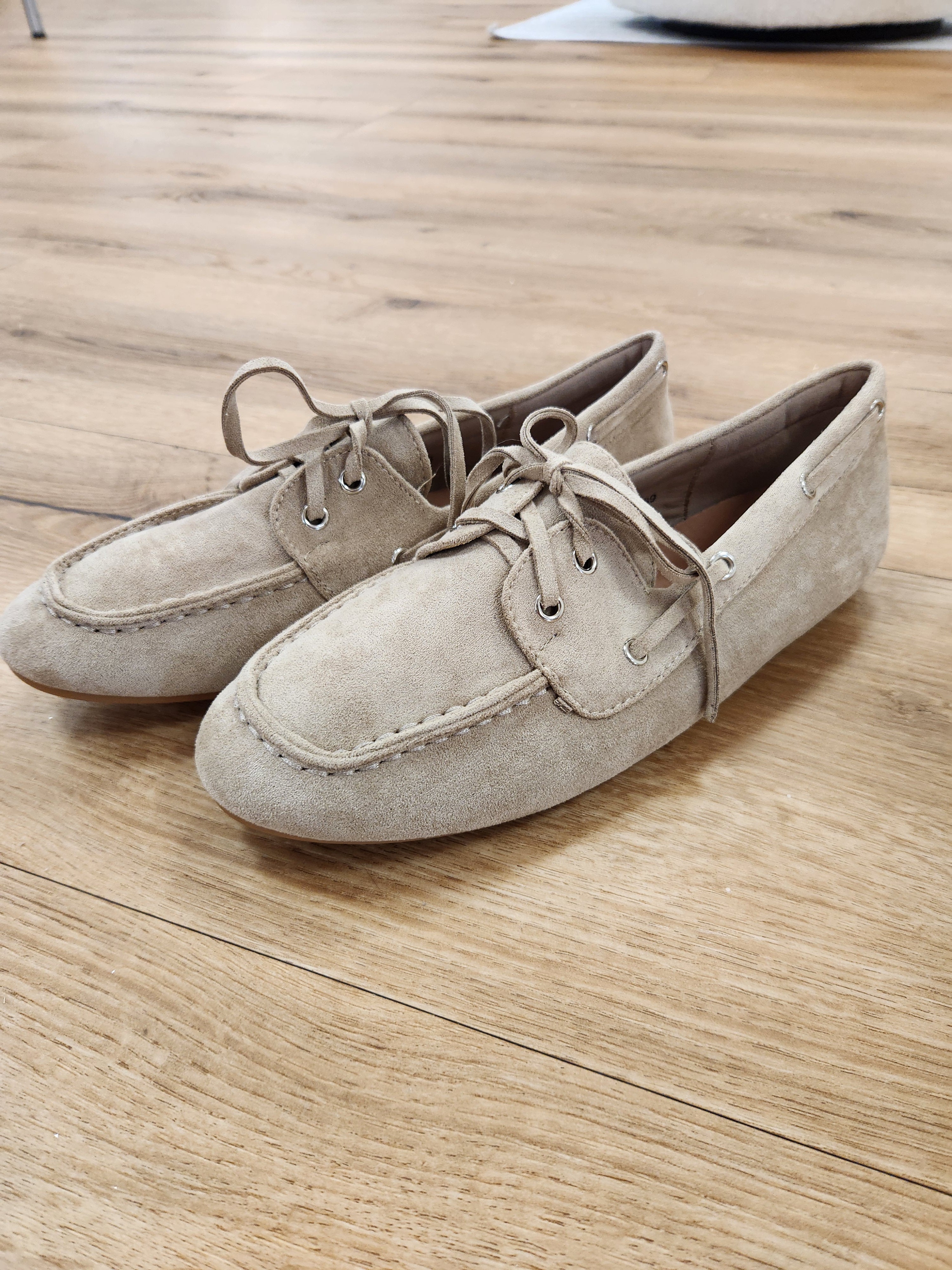 Mokassins mit Schnürung