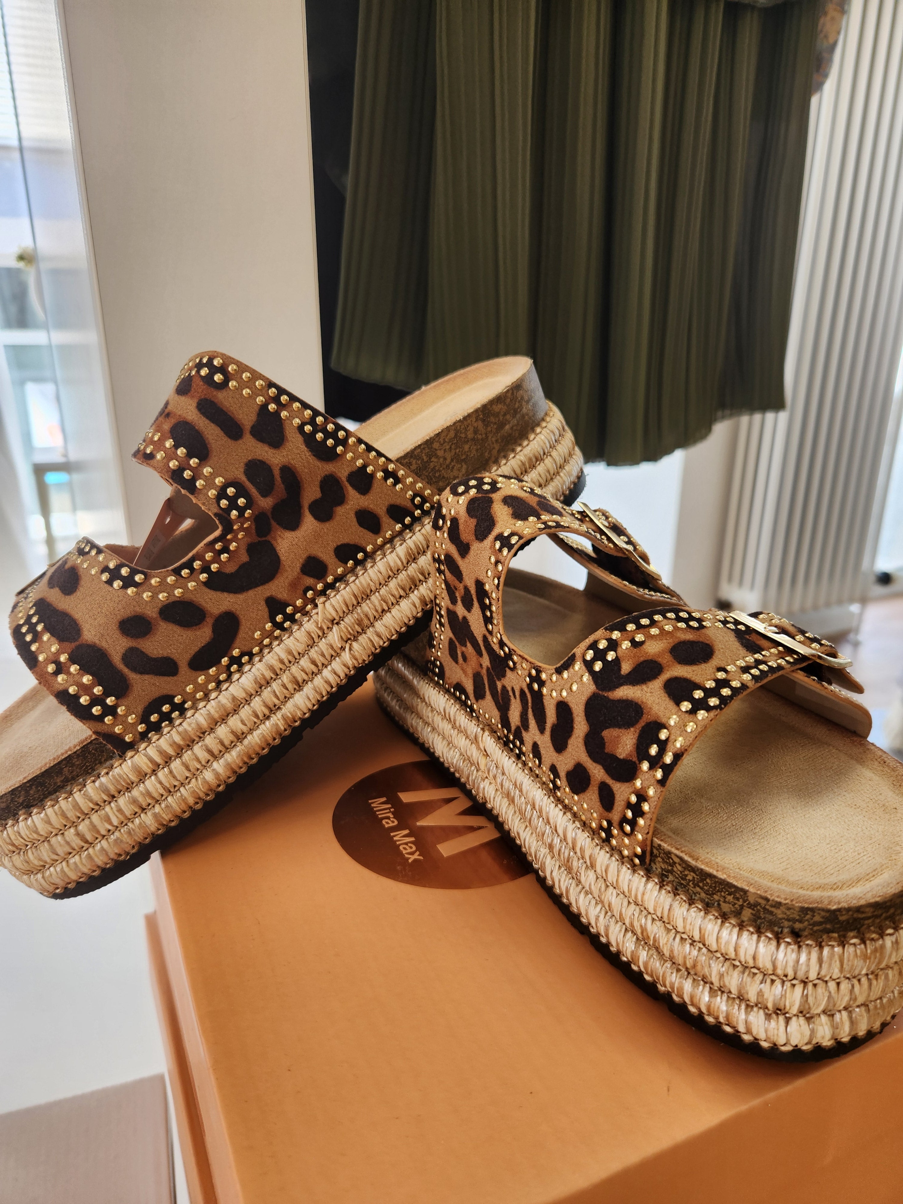 Sandalen im Leolook